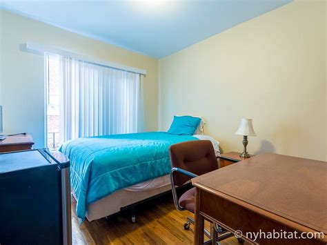 36th Avenue, Queens , NY Furnished room in an apartment 1,180 - Bright bedroom in best part of Long Island City, right on 36th Ave and 32nd Street. . Rooms for rent in astoria